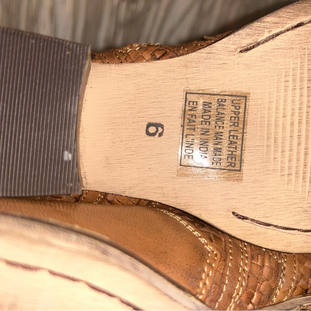 🤠Seychelles Leather Distressed Woven Booties🤠 - Picture 9 of 10